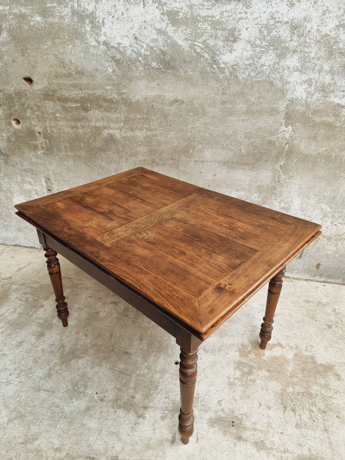 Extendable dining table elm wood