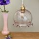 Suspension globe vintage en verre rose