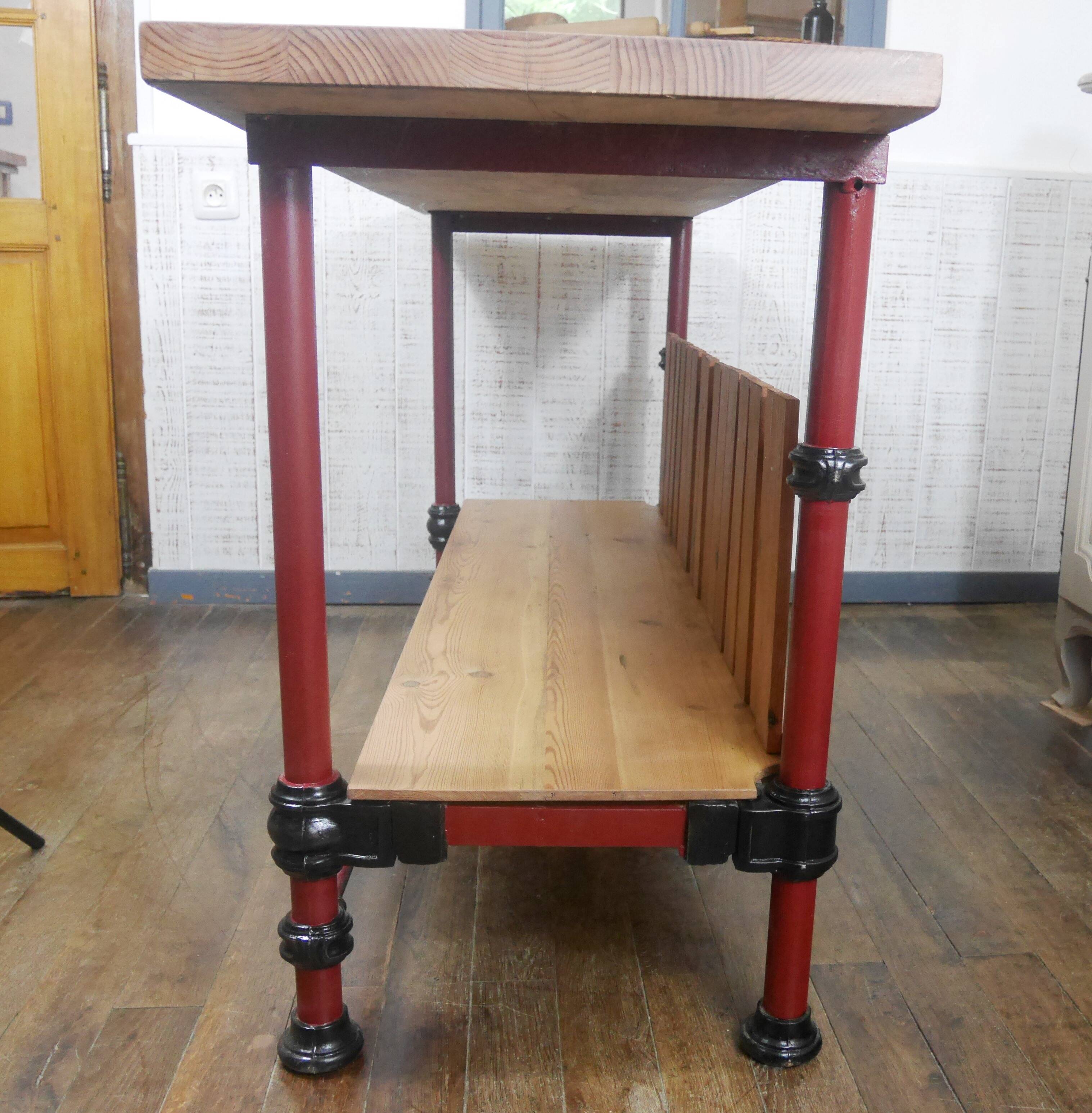 Iron and wood table, professional furniture