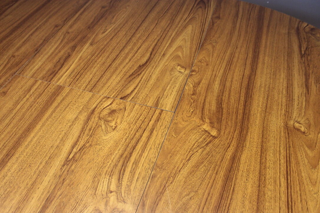 able to eat vintage round in formica imitation teak, with hidden extension, Scandinavian style