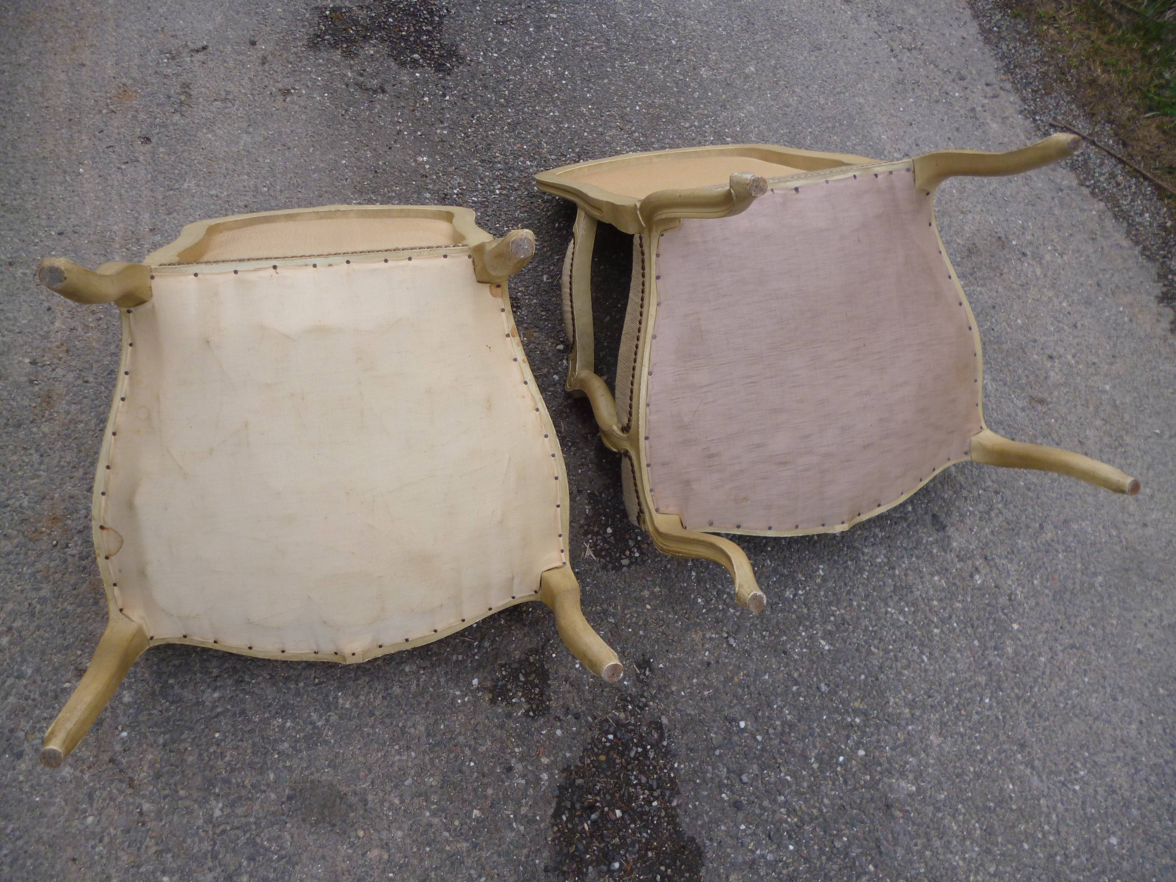 Paire de fauteuils de style Louis XV patine ancienne