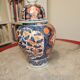 Pot with lid in Imari-style porcelain from Japan.