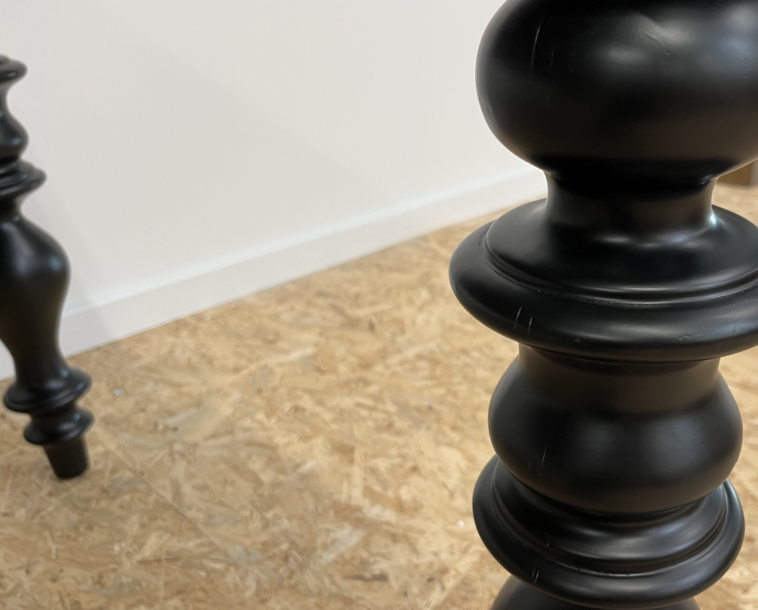 Table à manger classique en bois, pieds noirs, 12 couverts