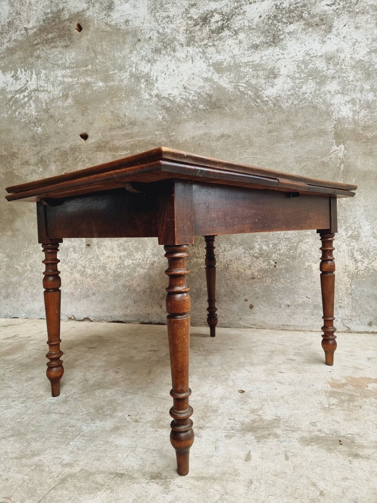 Extendable dining table elm wood