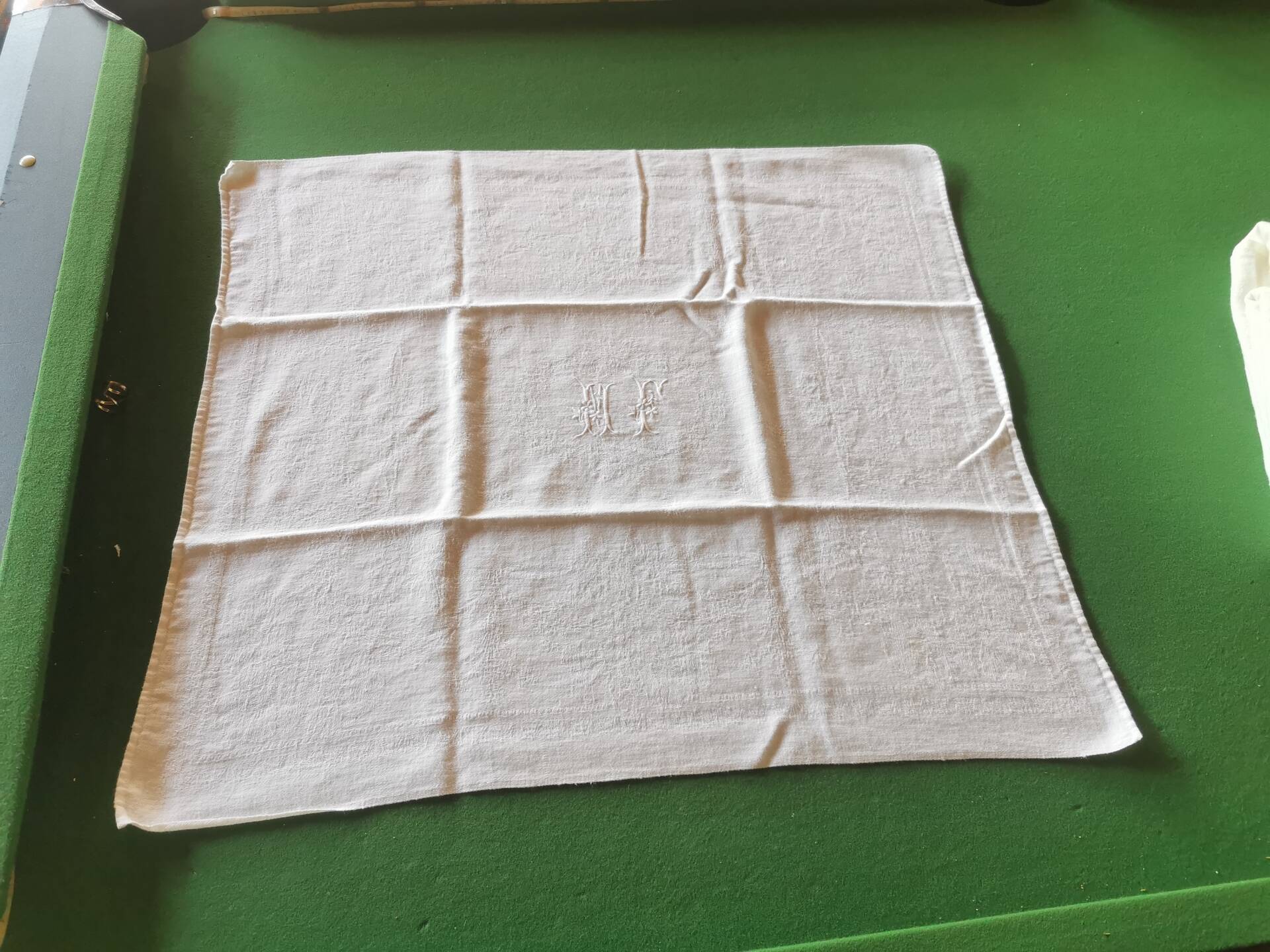 Set of 12 table napkins and an old damask linen tablecloth mono