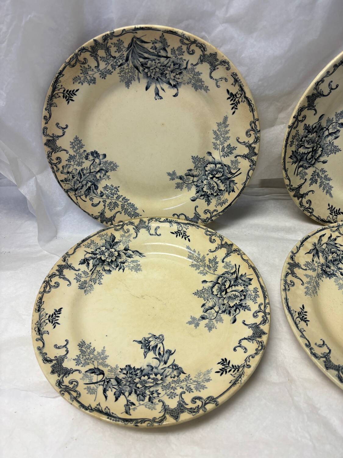 Set of 4 old plates Terre de fer