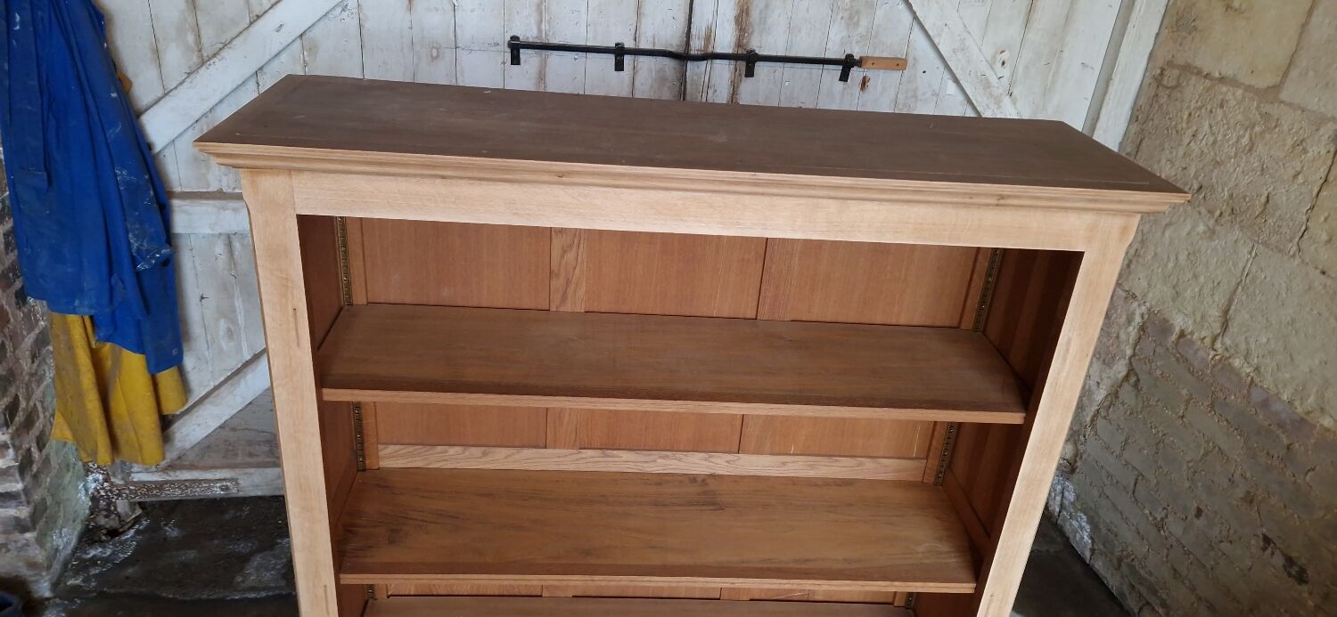 Open bookcase in chene