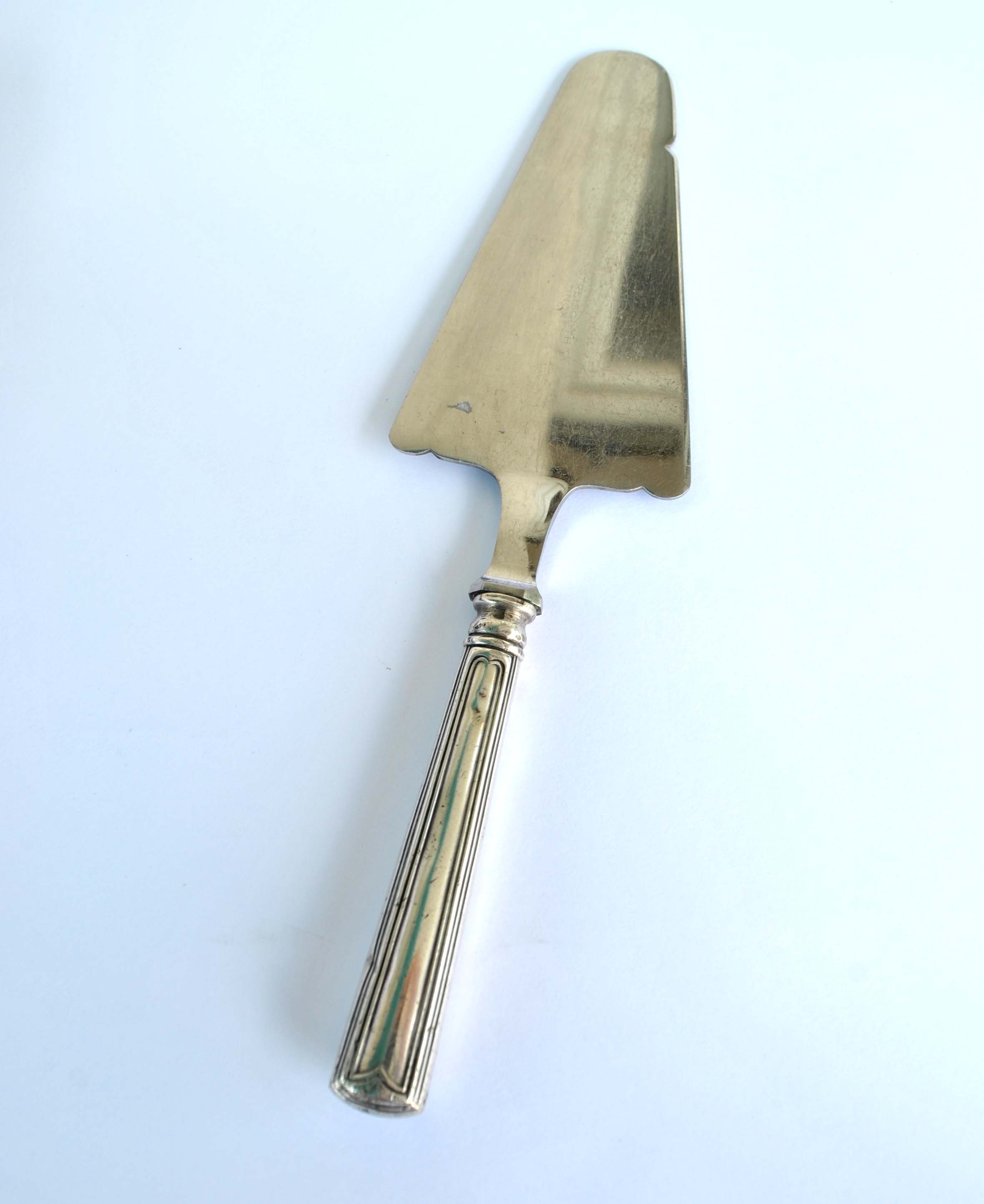 Vintage pie shovel in silver metal and stainless steel blade - Contour net decoration
