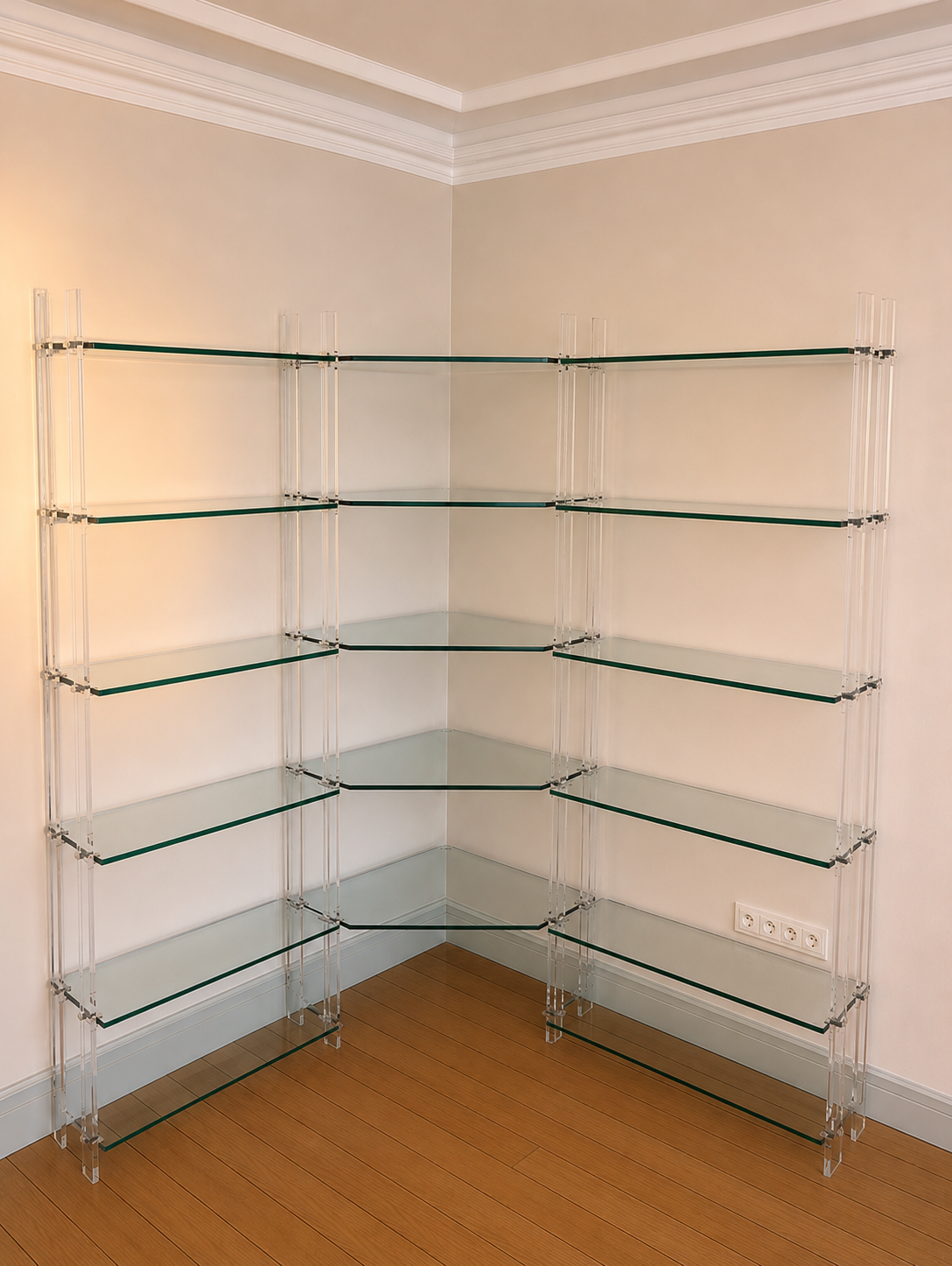 Library/shelves in tempered glass, plexiglass and brass from the collection
