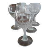 5 stemmed glasses
