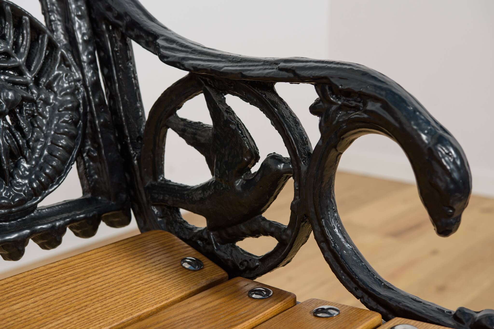 Victorian Cast Iron Garden Set – Bench and Two Armchairs, United Kingdom, Late 19th / Early 20th Century