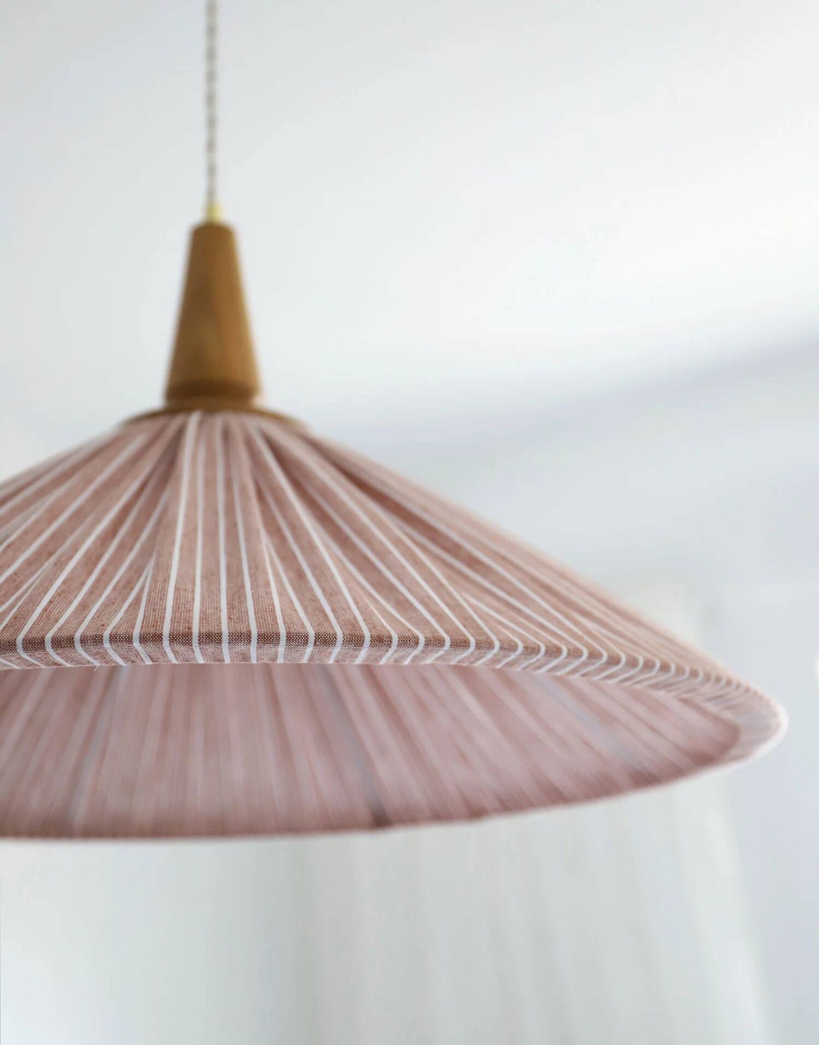 Suspension ELEONORE — 60 cm, lin et coton rayé terra