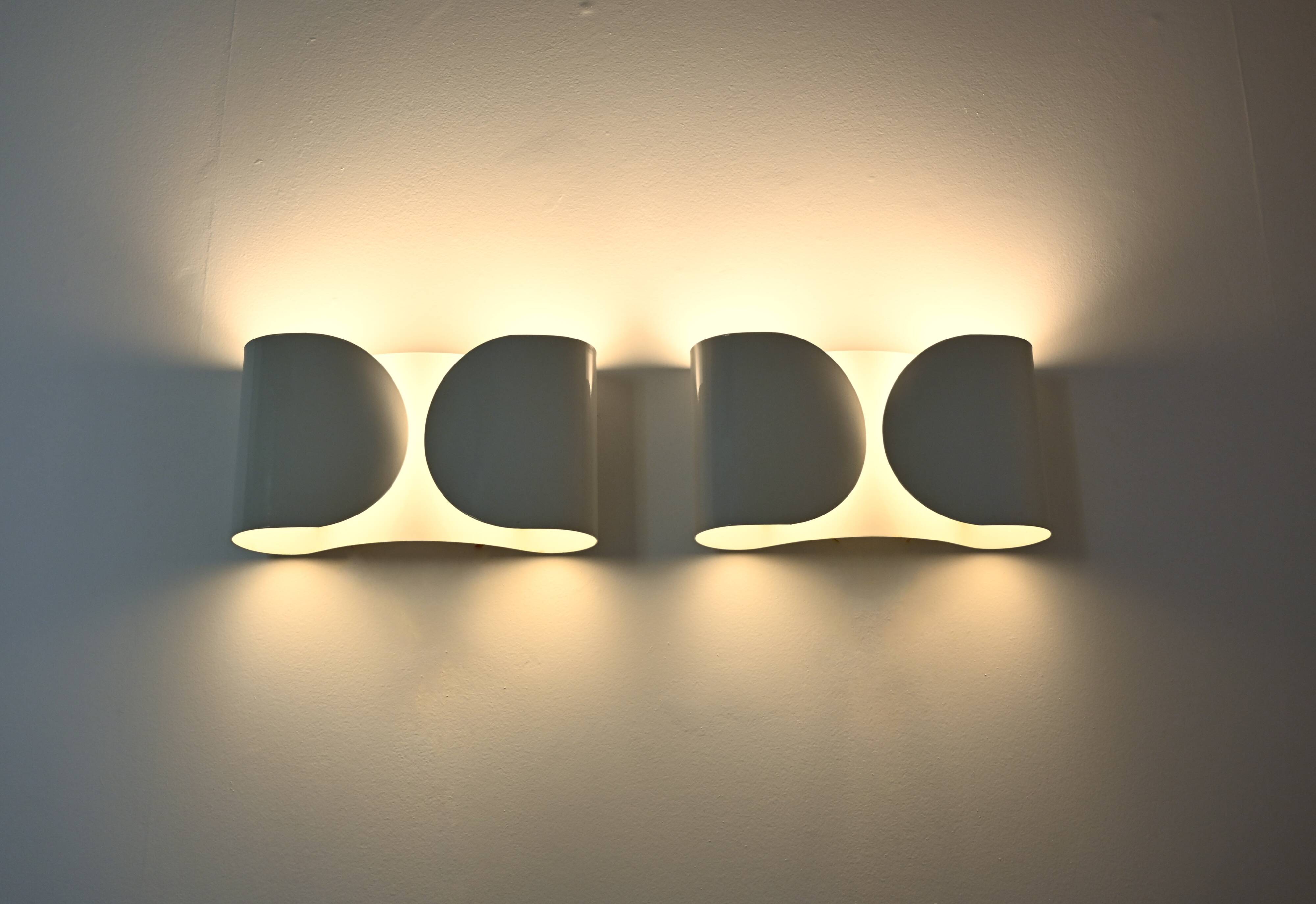 White "Foglio" wall lights by Tobia & Afra Scarpa for Flos, 1960s.