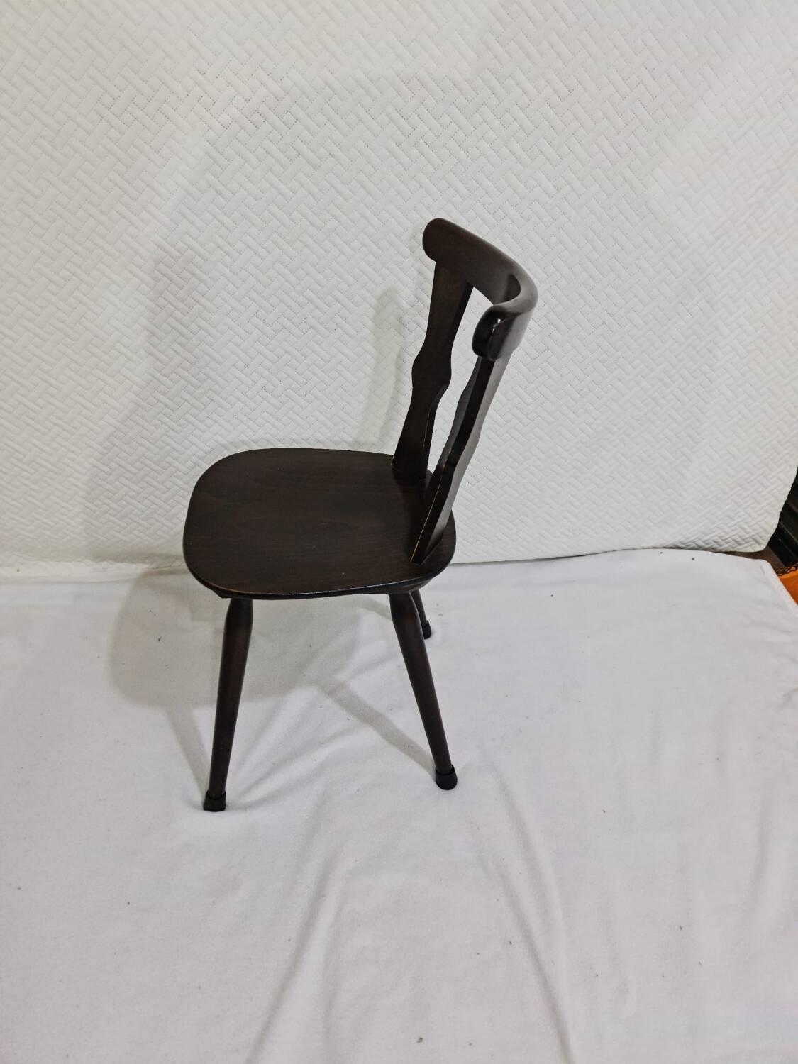 Antique bistro chairs in solid oak wood