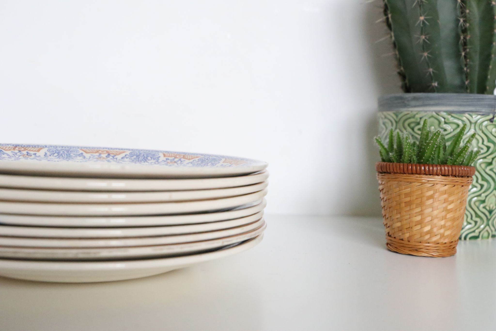 Set of 9 flat plates of Longwy Rouennais motif