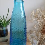 Carafe en verre bleu