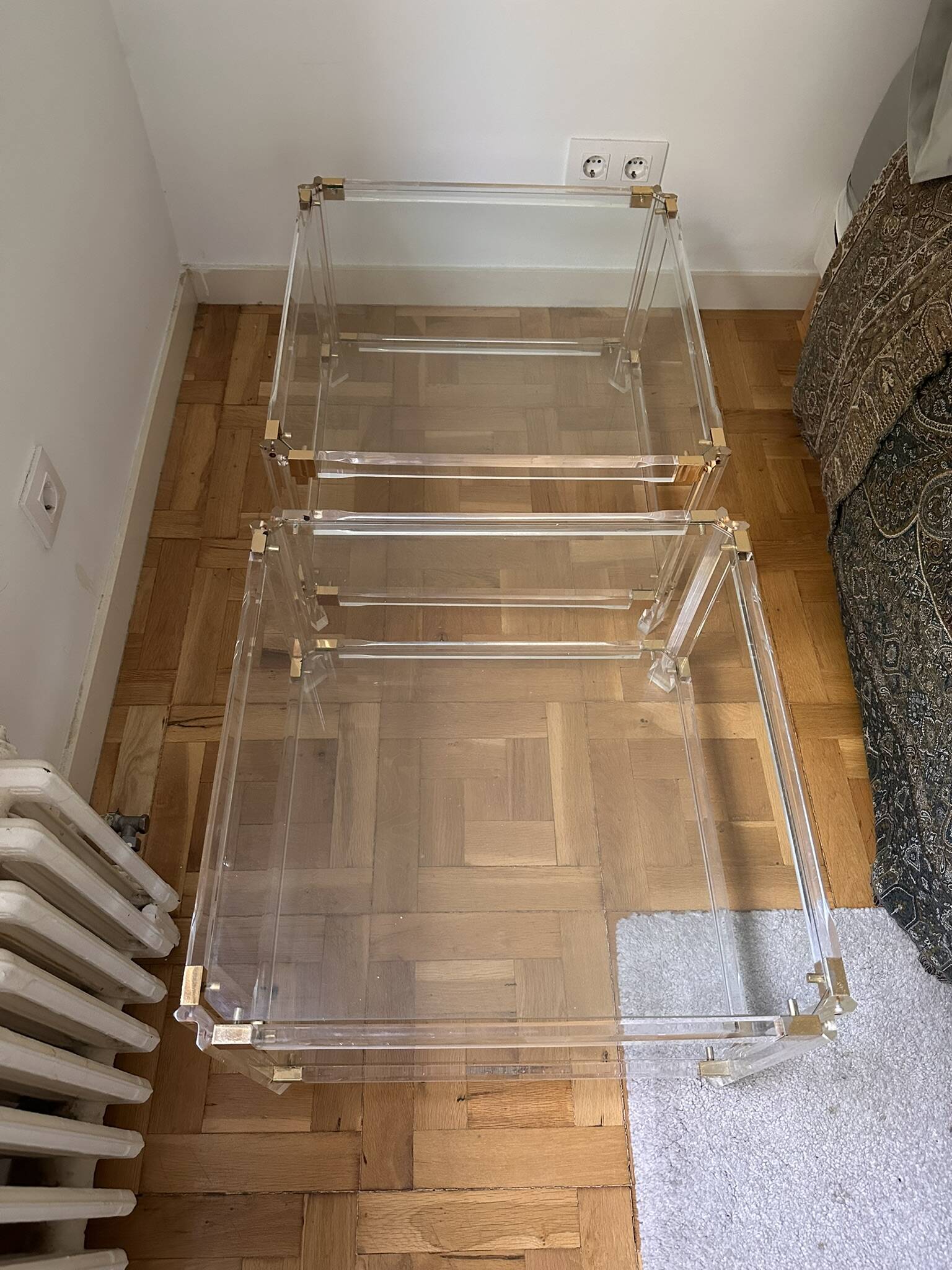 2 side tables in plexiglass, glass, and brass.