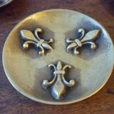 Bronze bowl decorated with fleur-de-lis