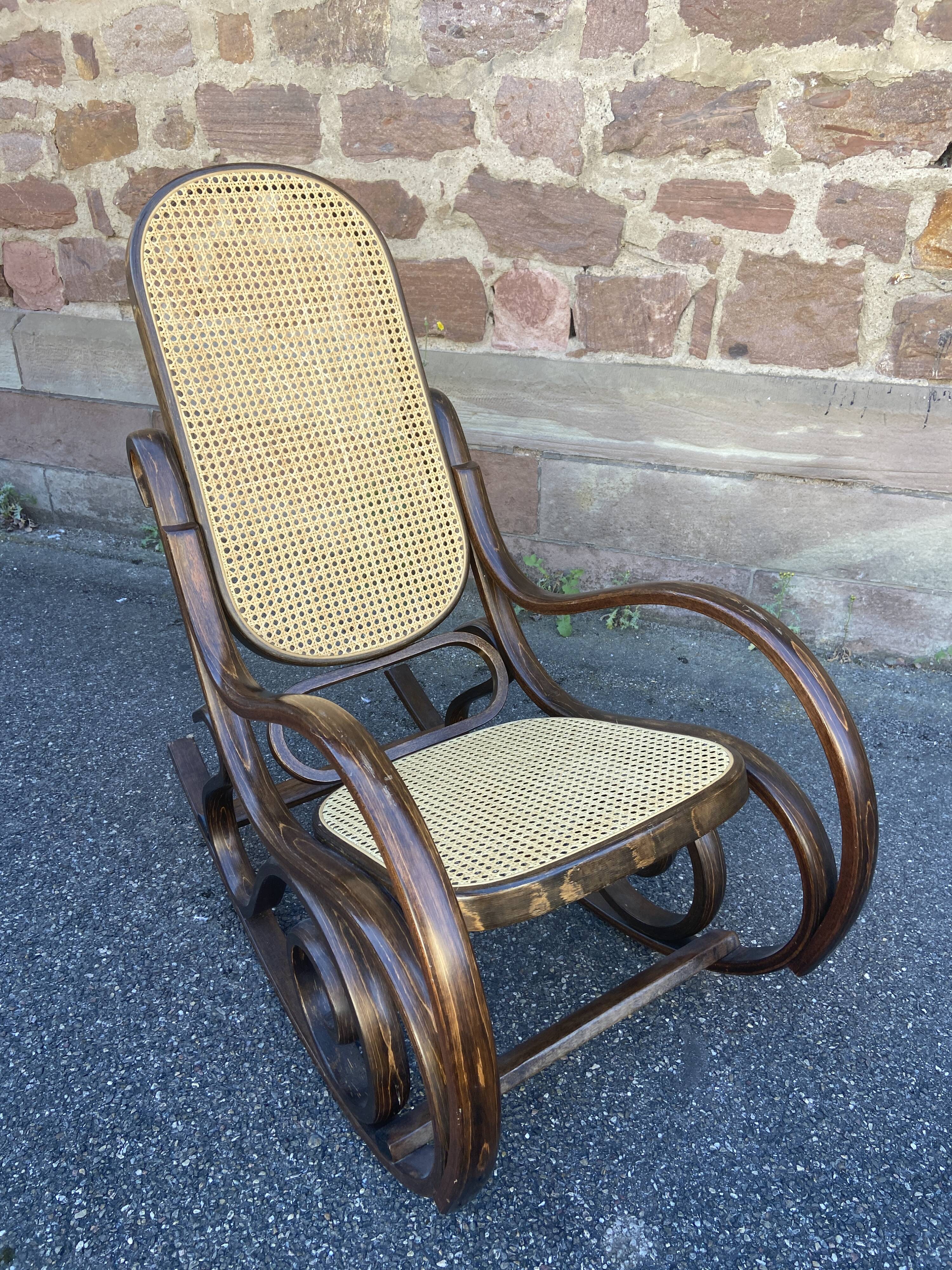 Rocking-chair vintage curved wood