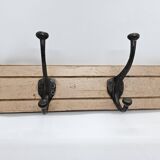 Patère en teck massif avec 2 double crochets en fonte