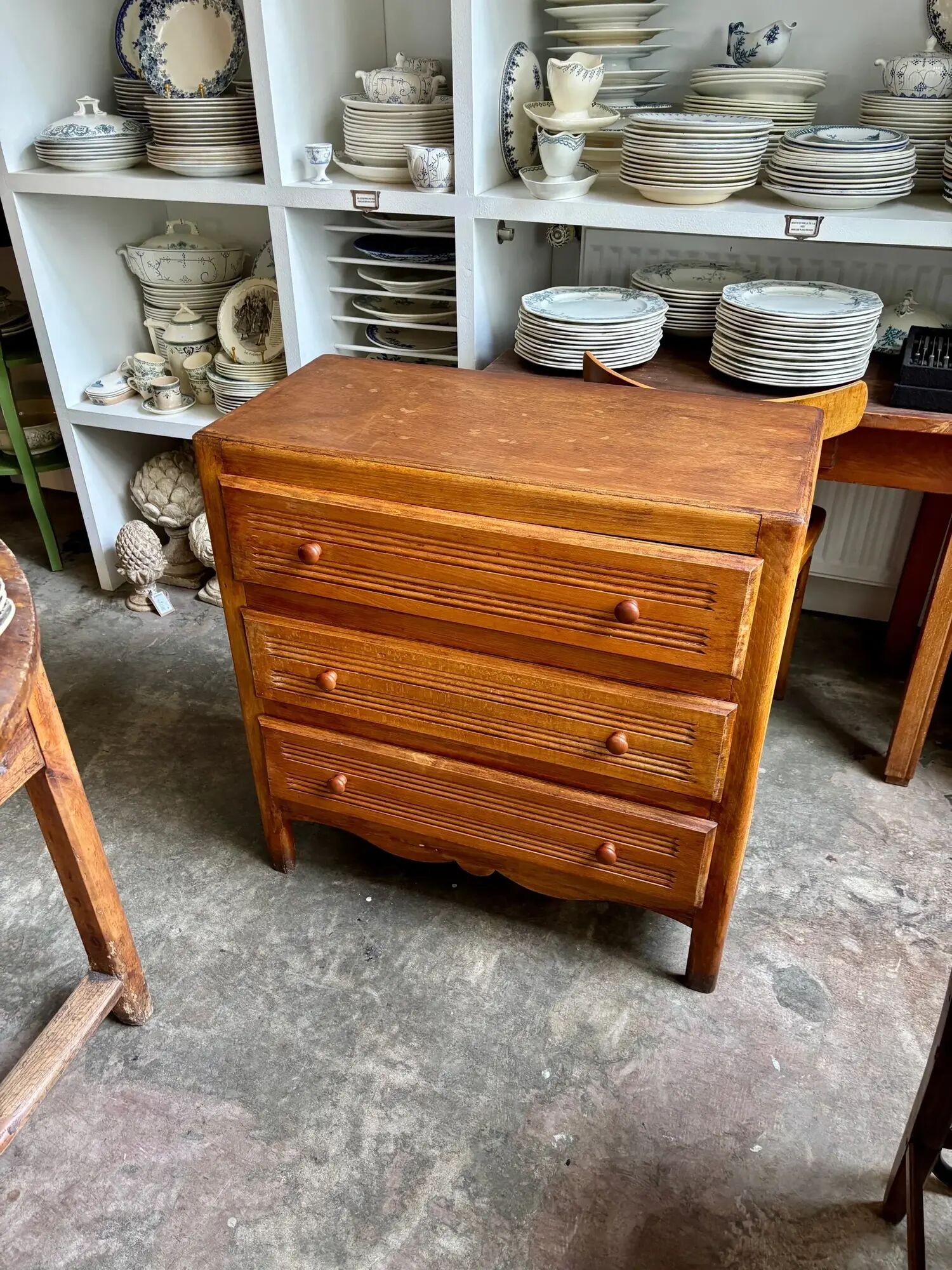 Dark wood 3-drawer chest of drawers