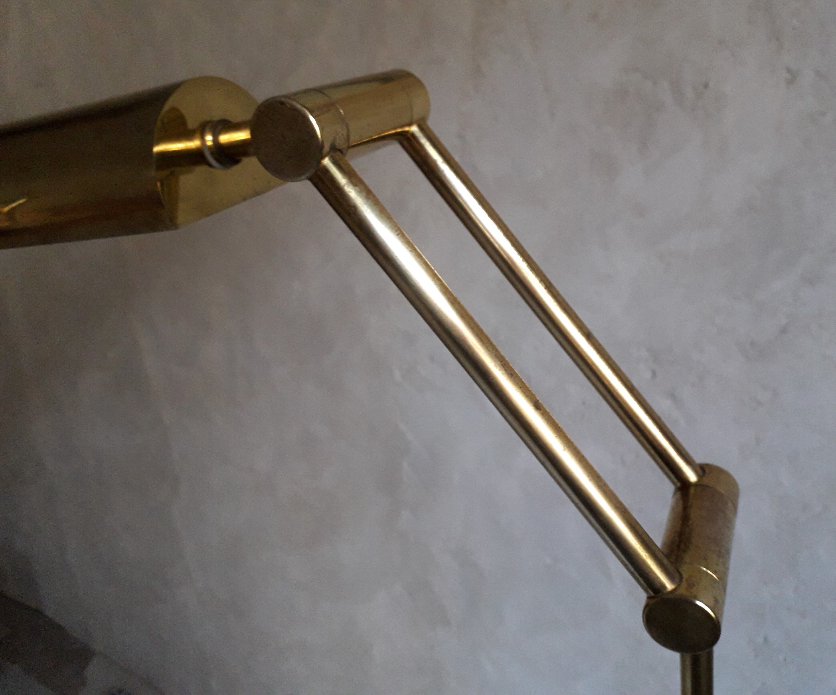 Brass articulated lamppost