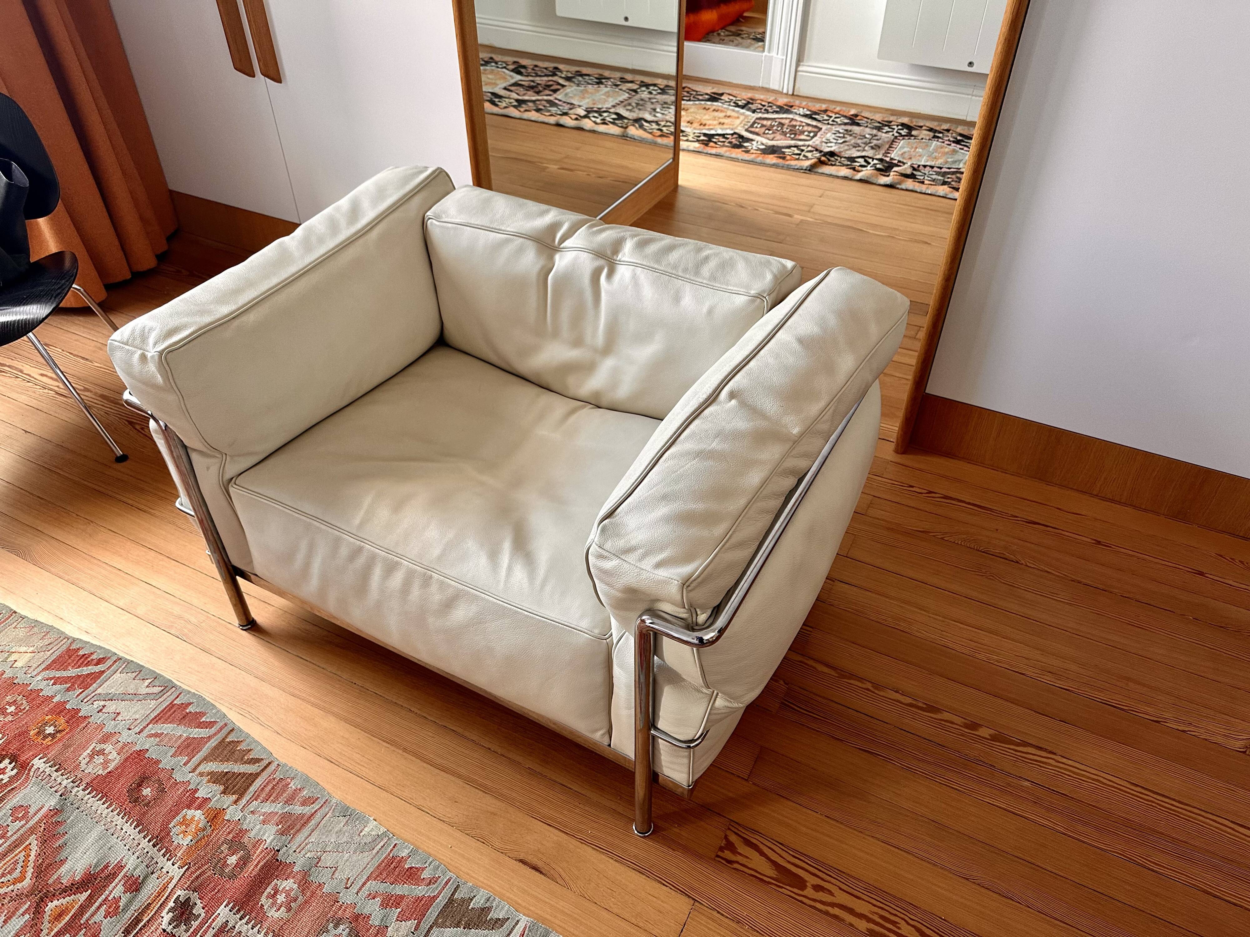 Cassina lc3 armchair authentic - luxury version in feathers - excellent condition