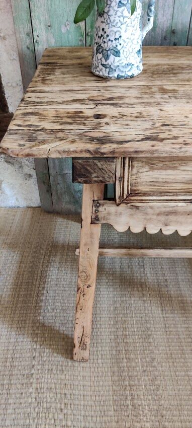 cottage table / folk art