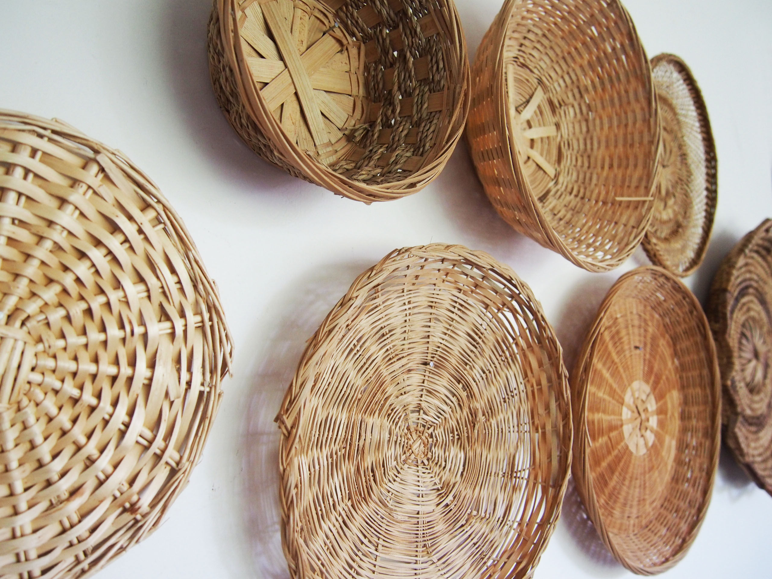 Wall composition of 8 baskets wicker