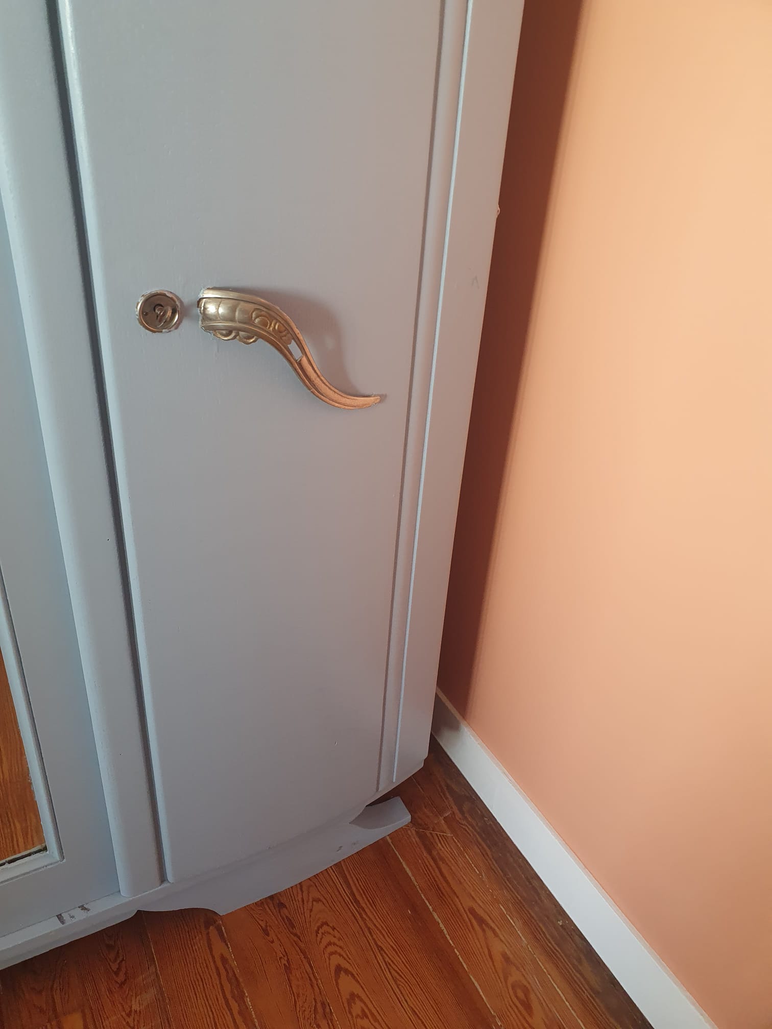 3-door cabinet 1950 solid hemp painted