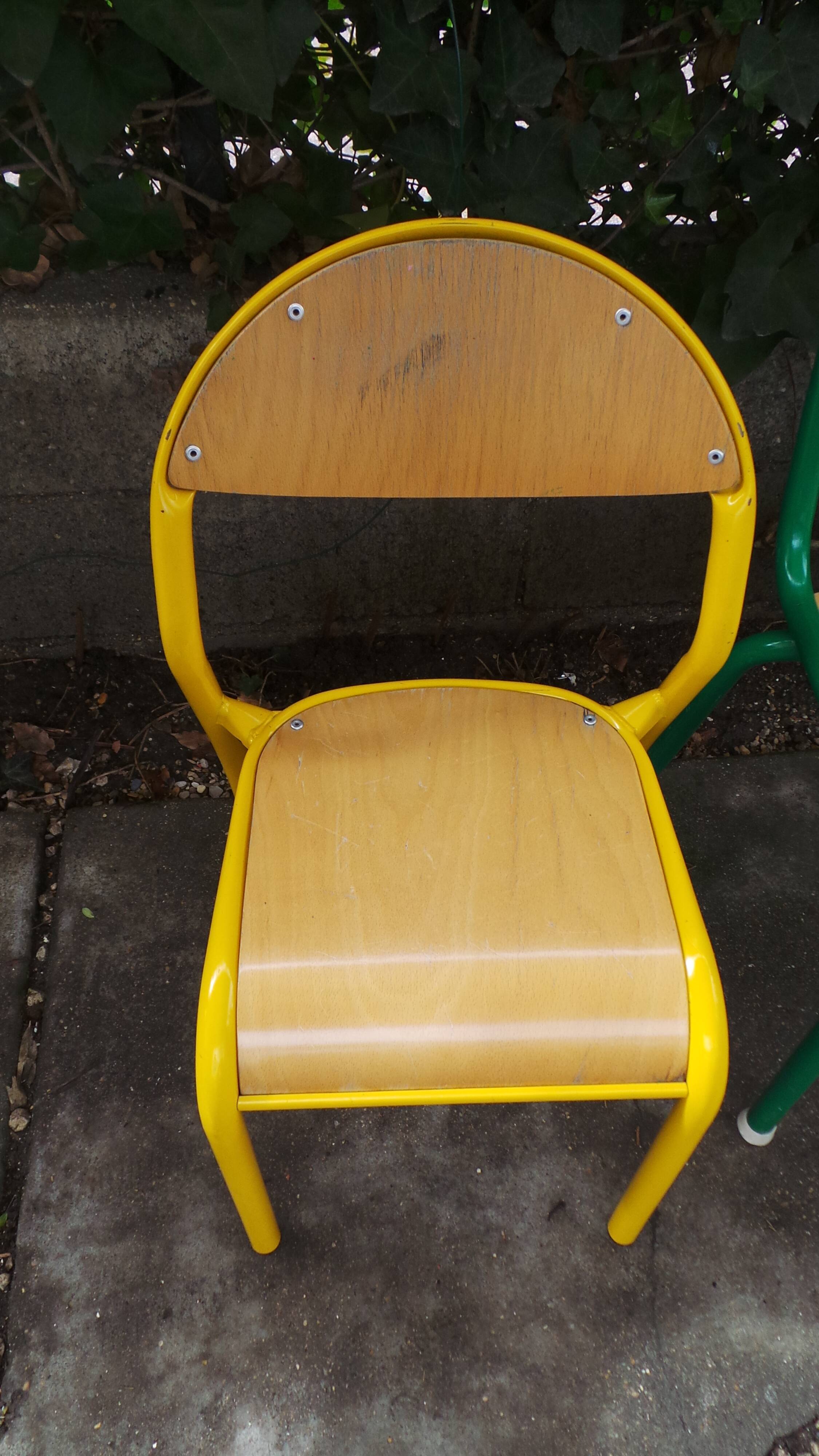 Chaises maternelles vintage