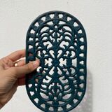 Duo of oval red and green cast iron trivets 60s 70s