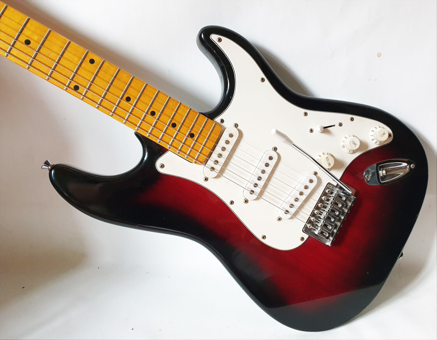 vintage guitar KAY Stratocaster cherryburst custom MIJ 1980s