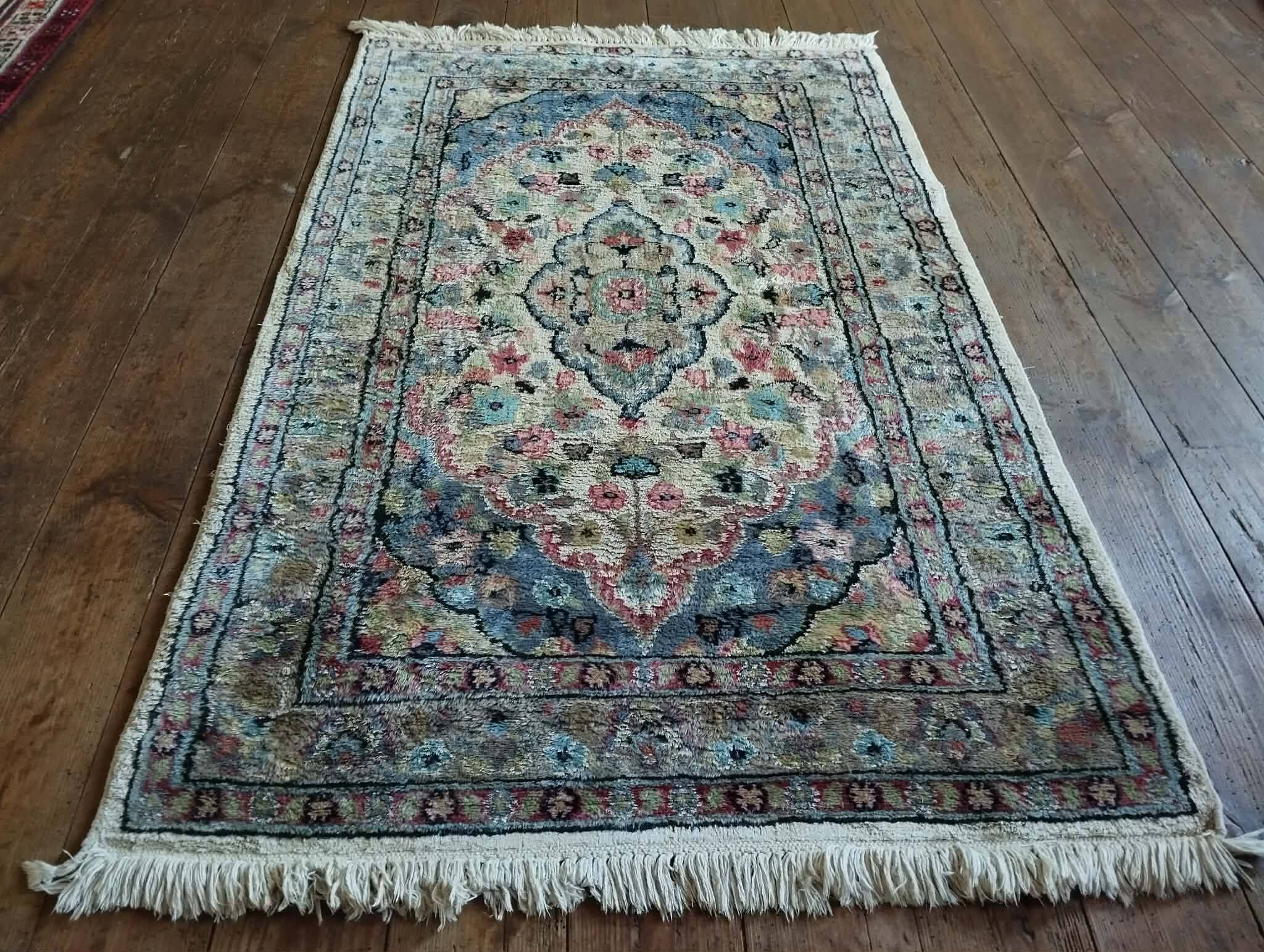 Handmade Pakistani wool and silk rug 128x80cm