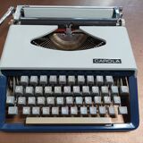 Consul typewriter model Carola