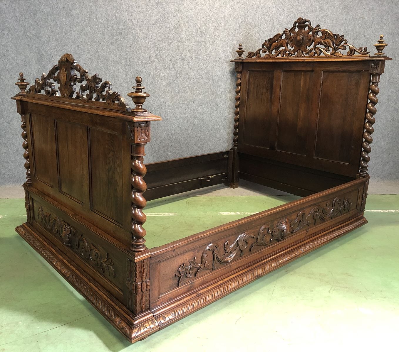Henry II oak bed - early 20th