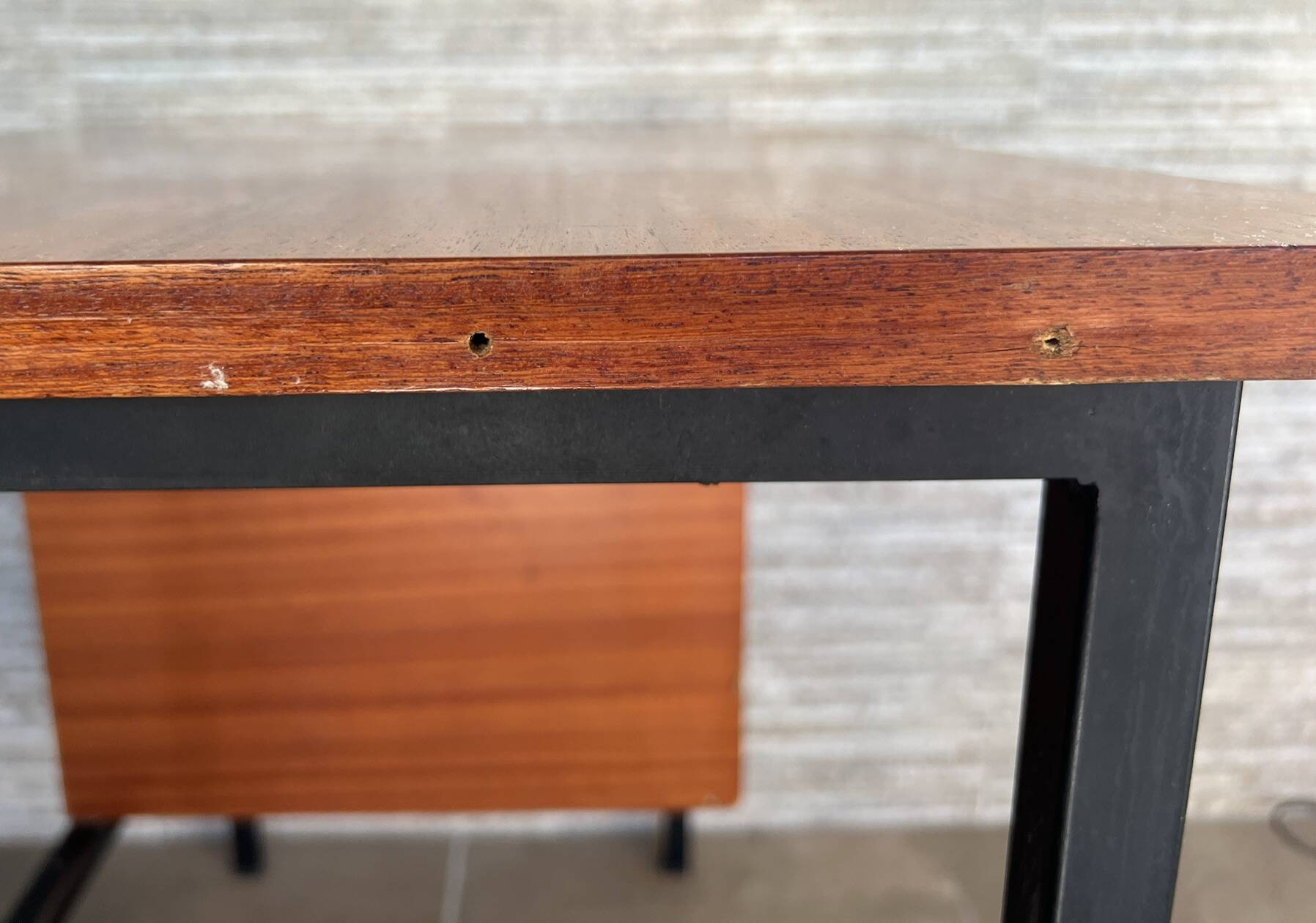 1960s modernist desk in wood and black metal, model CM172 by Paulin for Thonet.
