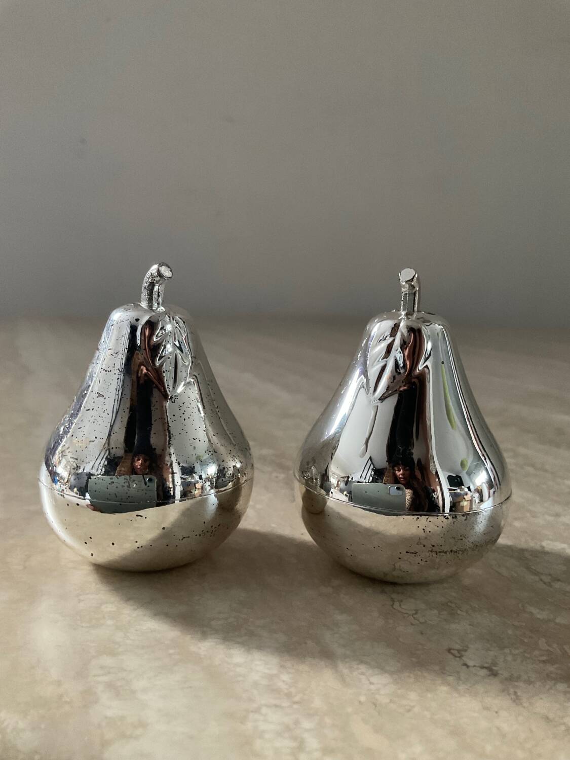 Vintage salt and pepper shaker pears n silver metal