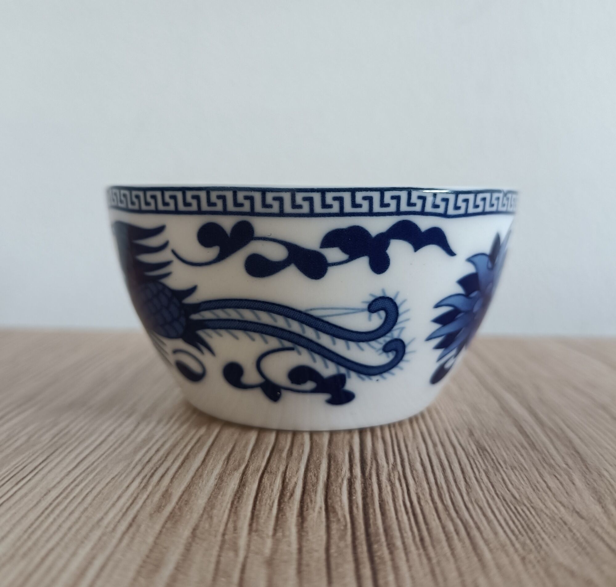 Gaiwan traditional chinese tea set in blue and white porcelain