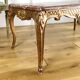 Table basse de style Louis XV en bois doré dessus marbre