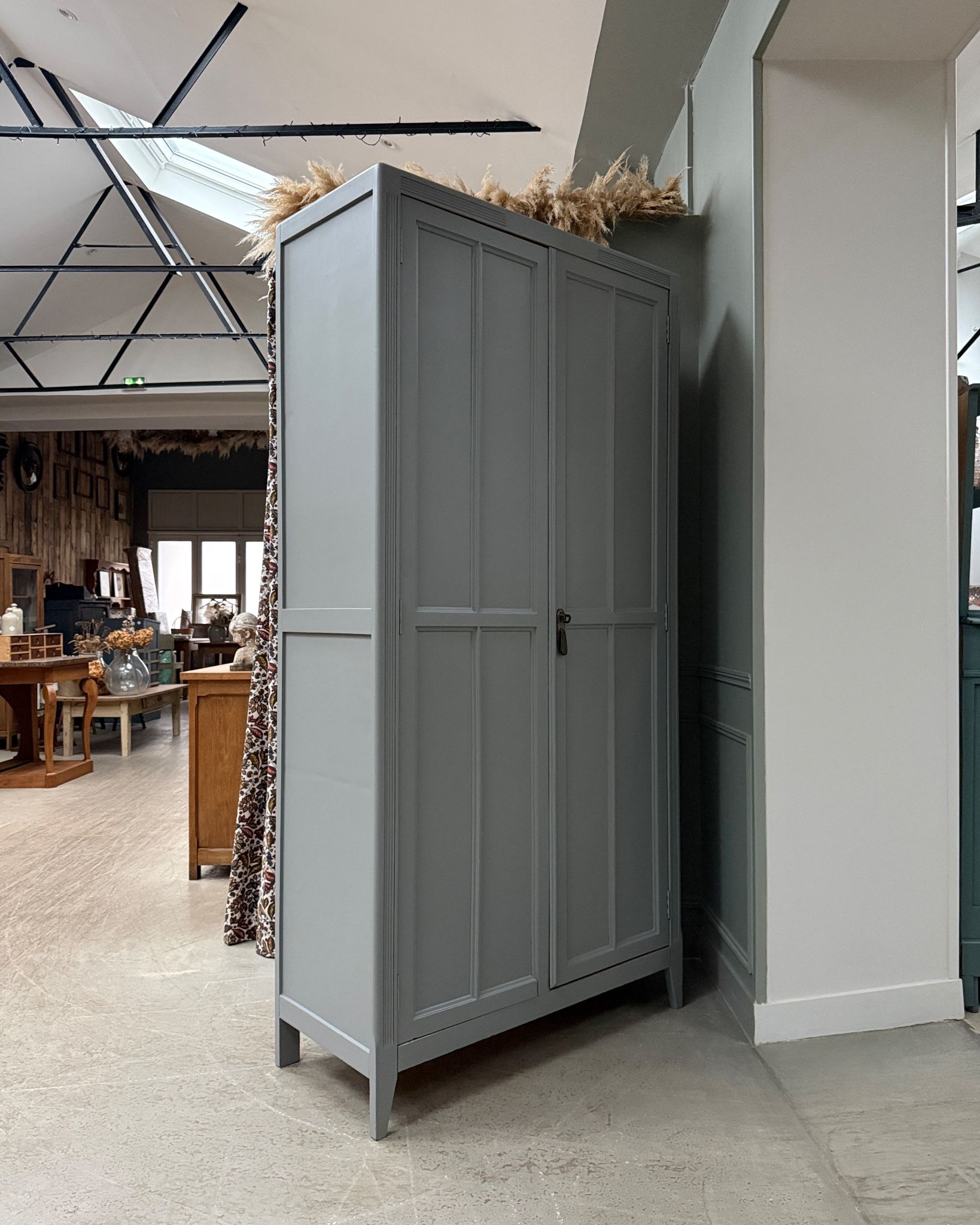 Armoire parisienne grise (rénovée)