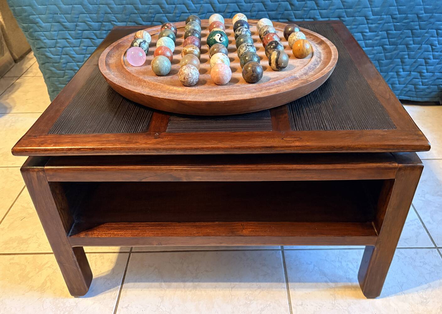 Vintage coffee table in solid wood and rattan - 1970s colonial style