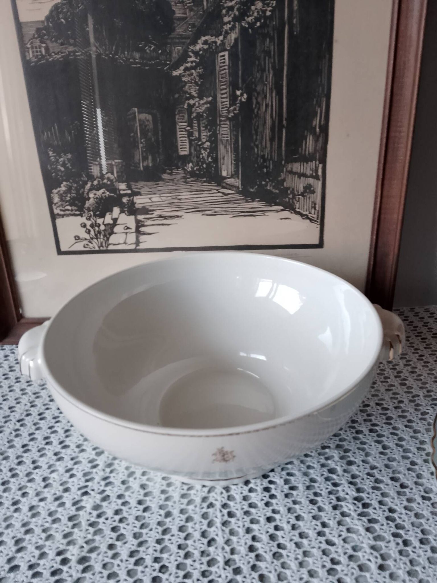 Soup tureen