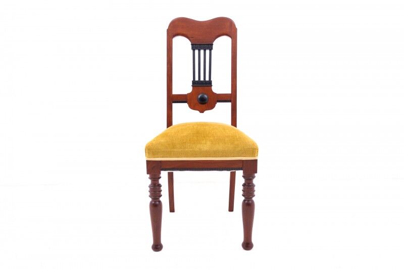 Table with four chairs from the early 20th century