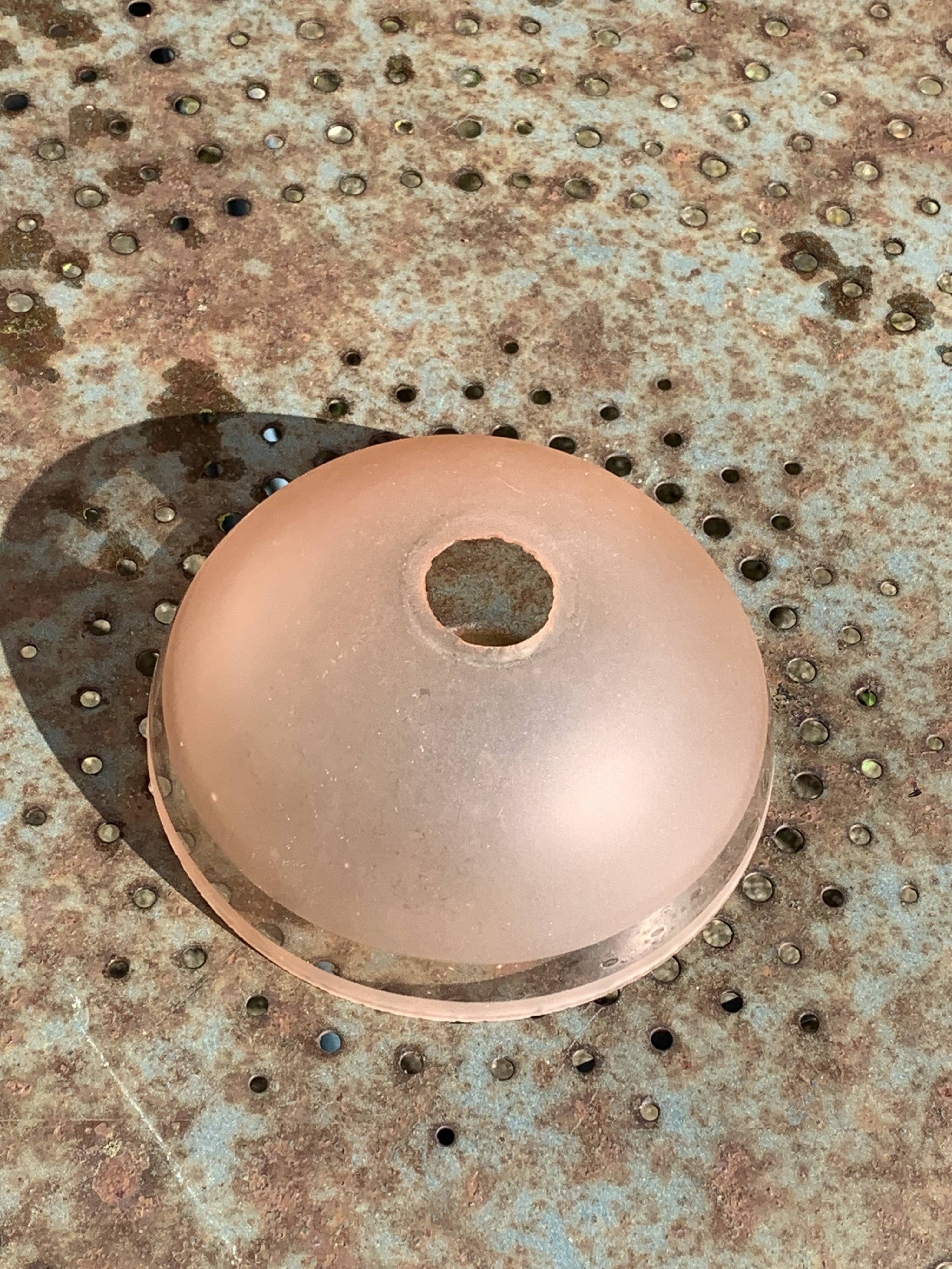 Globe coupole, en verre dépoli et verre transparent rose, Art Déco