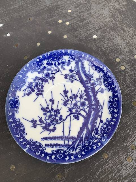 Coffee service composed of 17 pieces, in blue and white porcelain, cherry blossom patterns
