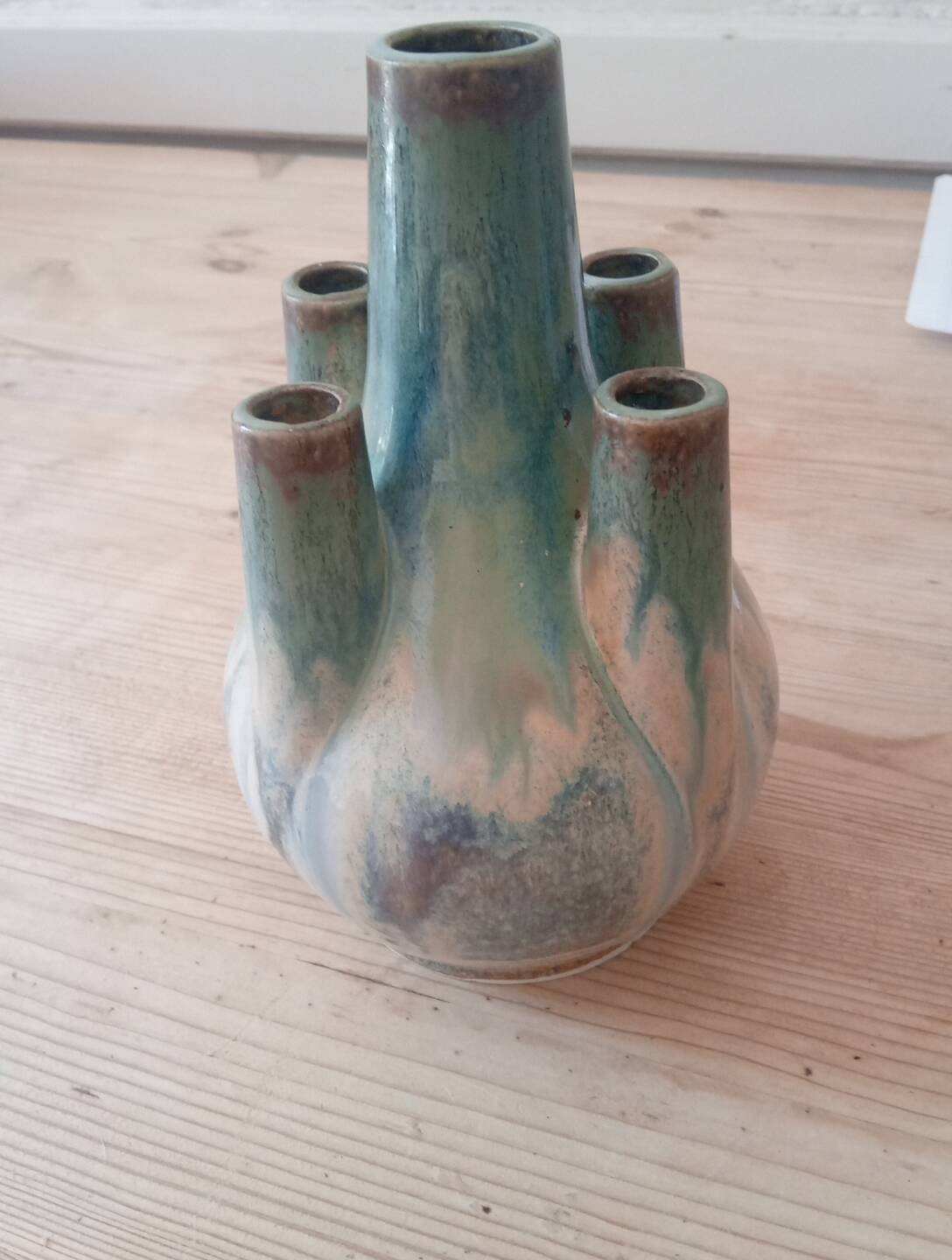Flower-shaped stoneware vase