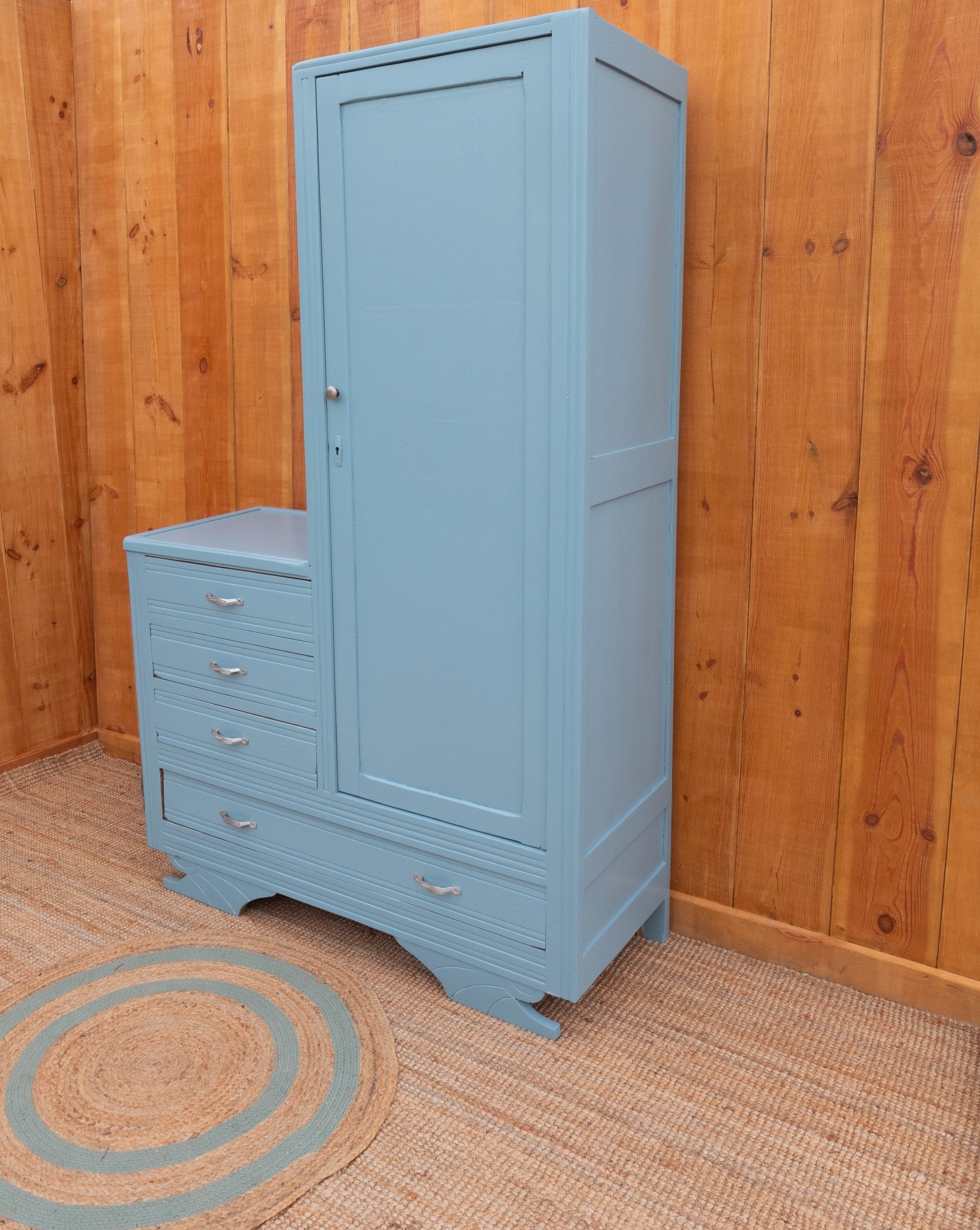 Armoire asymétrique