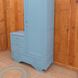 Asymmetrical cabinet