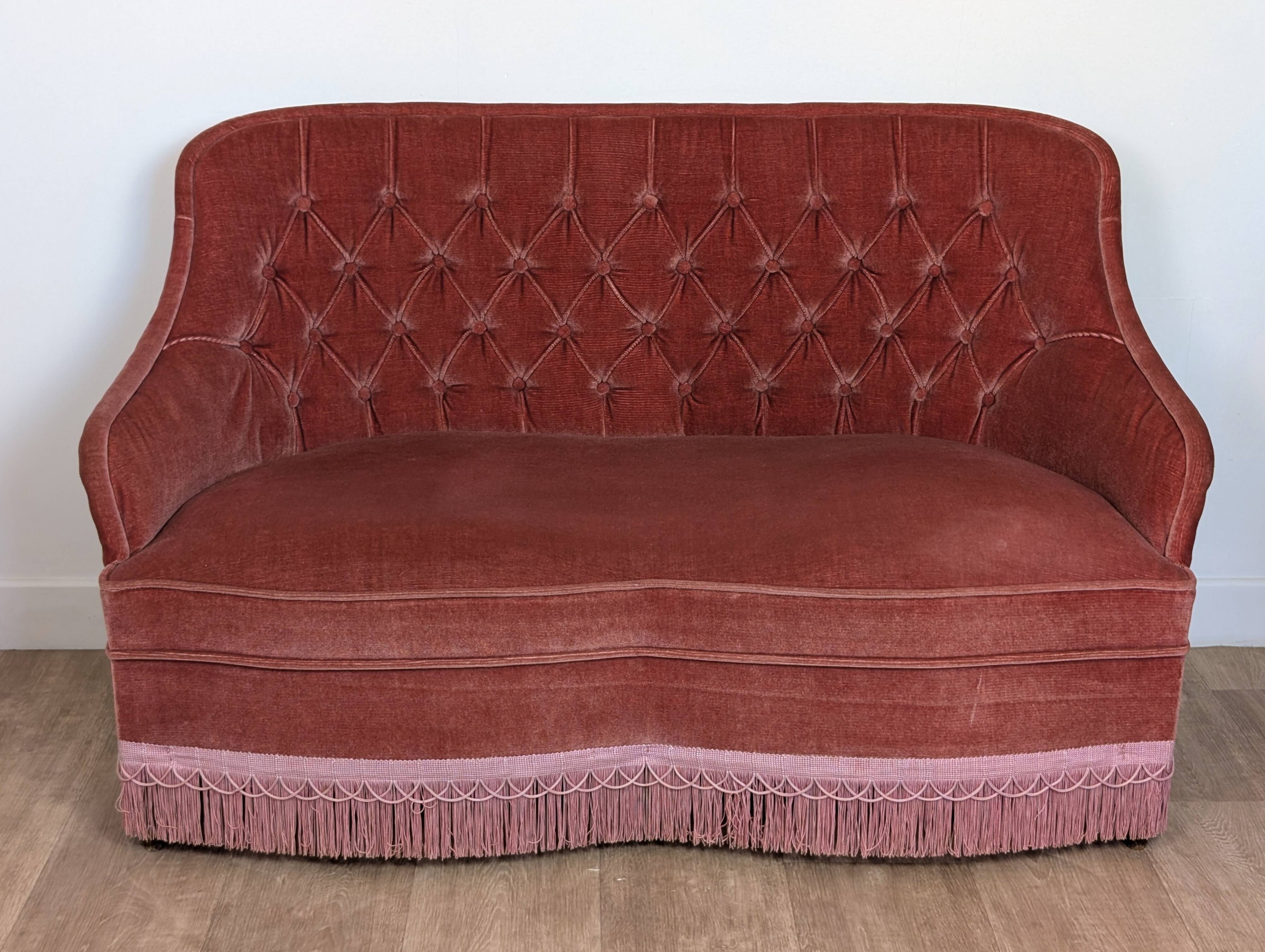 Toad sofa in old pink velvet